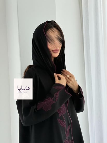 عباية الفارقه بقماش كريب كتان تطريز عنابي