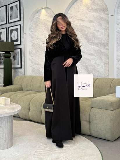 عباية هيلينا بقماش جوخ مع جاكيت مخمل متصل اسود