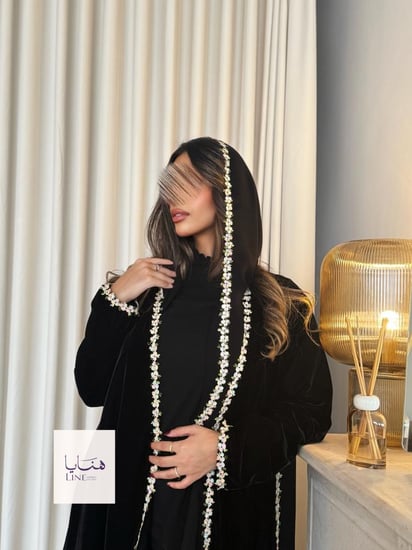 عباية كاميليا مخمل مع بلاك بيري مزين بورد️