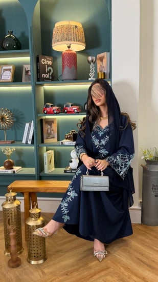 جلابية هديل قماش اوكراني ناعم تطريز مشجر بالامام والاكمام مزينه بكرستال كحلي