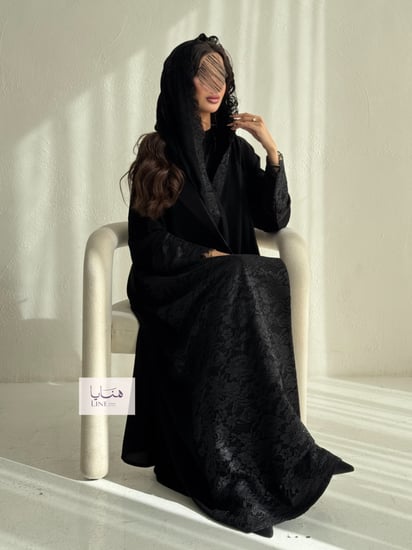 عباية هناي قماش ملكي ودانتيل