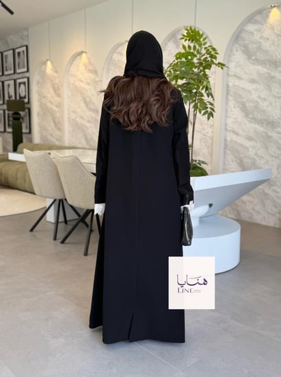 عباية جادي بلايزر بقماش كريب ايطالي اسود مع دانتيل ابيض