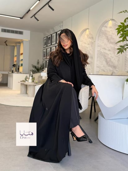 عباية مندلينا بليزر بقماش انترنت بشك انيق وكسرات مبتكره اسود