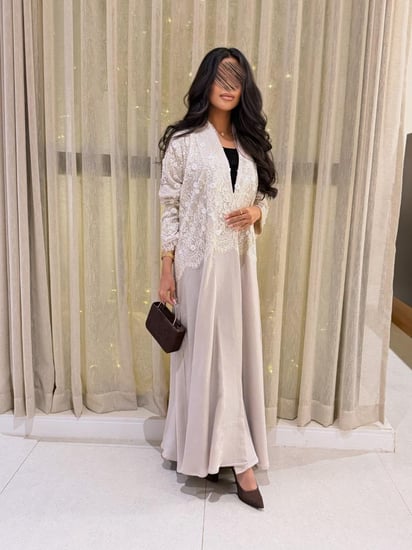 عباية دلع بقماش روز صيفي مع دانتيل مزين بهدب خوخي