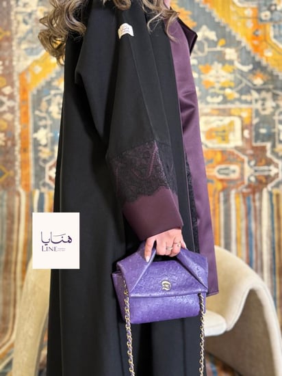 عباية إيفانا بقماش كريب الاناقة بكم بنفسجي مزين دانتيل