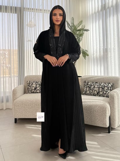 عباية الاحلام بقماش ملكي لمسات روكاما بكسرات تطريز كحلي