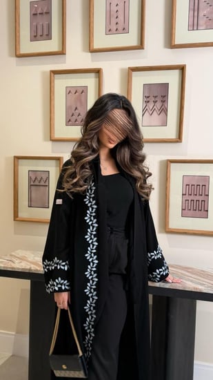 عباية الفاتنه بقماش كريب ملكي مزين بكلفه مطرزه سماوي