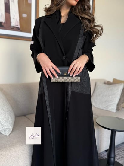 عباية بشرى بقماش كريب ملكي مع جاكار اسود