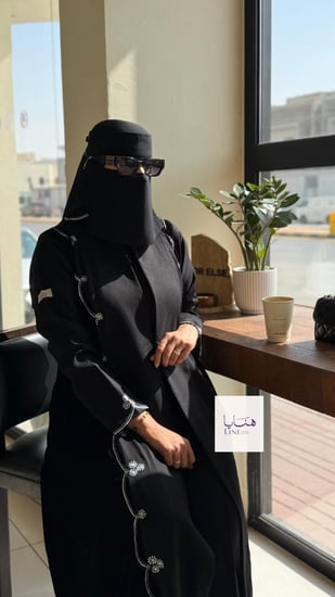 عباية ريحانه بقماش كتان مع مخمل كوري بتطريز فضي