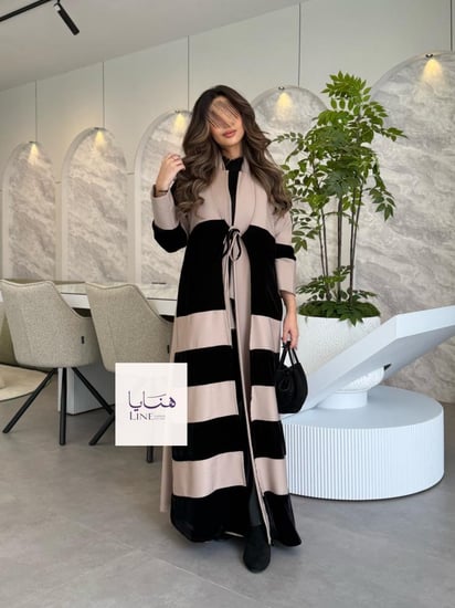 عباية شيهانه بقماش كريب باربي مع مخمل بربطه بيج واسود