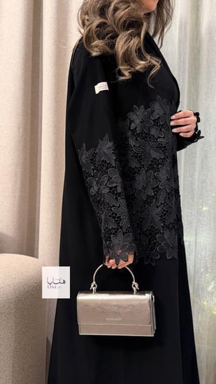 عباية فرحه بقماش سيراميك تدخيلات دانتيل جبير اسود