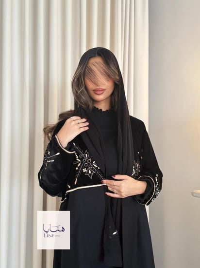 عباية ندى بقماش مخمل مطرز مع كتان اسود️