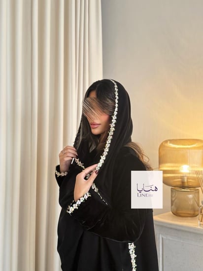 عباية كاميليا مخمل مع بلاك بيري مزين بورد️