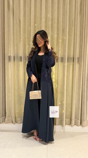 عباية دلع بقماش روز صيفي مع دانتيل مزين بهدب كحلي