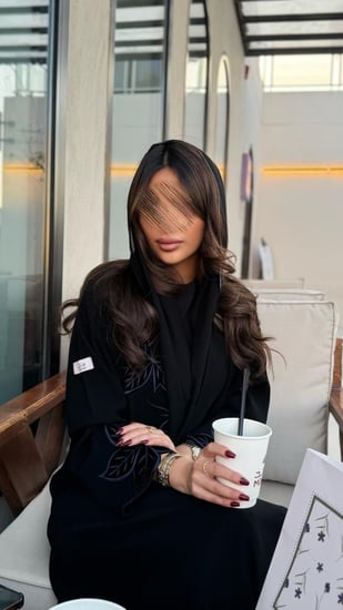 عباية لوسيا بقماش كريب ملكي تطريز المخمل كحلي