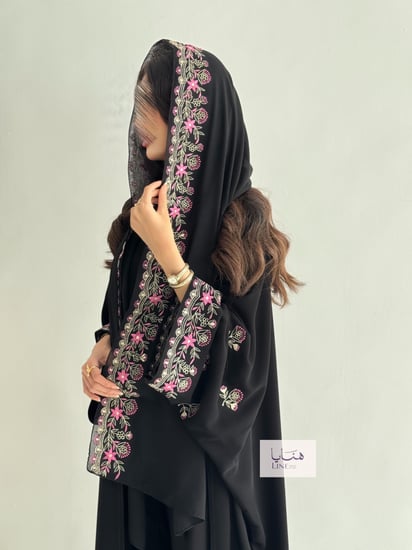 عباية بدايه بقماش كريب مطرز
