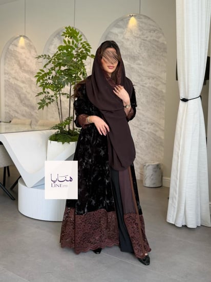 عباية وتين بقماش مخمل كوري بني تدخيلات دانتيل