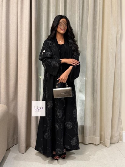 عباية غرام بقماش اورجنزا تطريز فضي مبطن بشيفون اسود