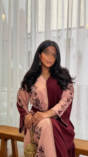 جلابية طله قماش ناعم تطريز الامام والاكمام عنابي مع خوخي