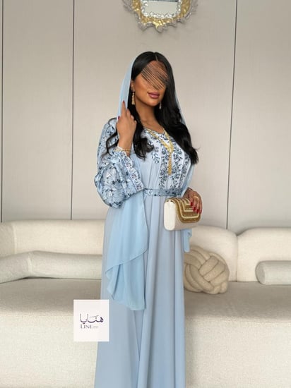 جلابية ميثاء قماش ناعم باكمام حرير تطريز بالصدر لون سماوي