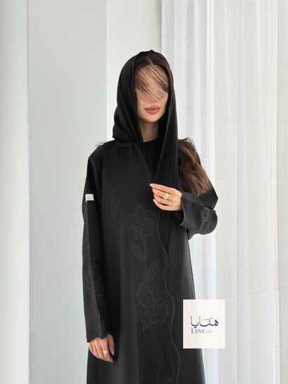 عباية الفارقه بقماش كريب كتان تطريز اسود
