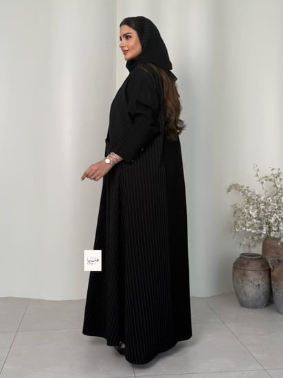 عباية شروق رسميه بقماش كتان مع كريب مقلم