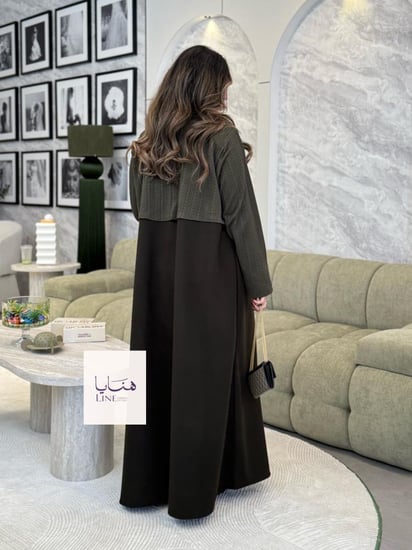 عباية هيلينا بقماش جوخ مع جاكيت مخمل استريتش متصل زيتي