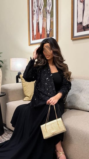 عباية دلع بقماش رموش صيفي مع دانتيل مزين بهدب اسود