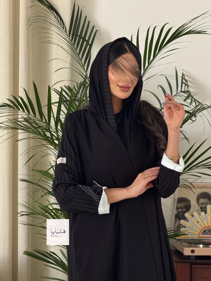 عباية تالا بقماش كريب كتان تدخيلات كريب مقلم بكم انيق مع ازارير