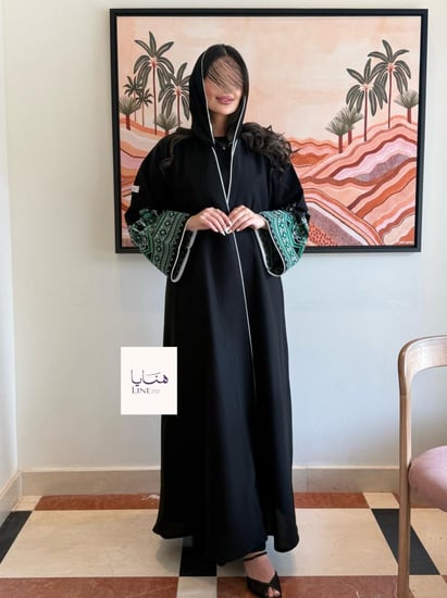 عباية رفعة بقماش كريب كتان بكم مطرز