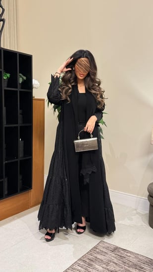 عباية مبهره بقماش كريب رموش مع روكاما اسود