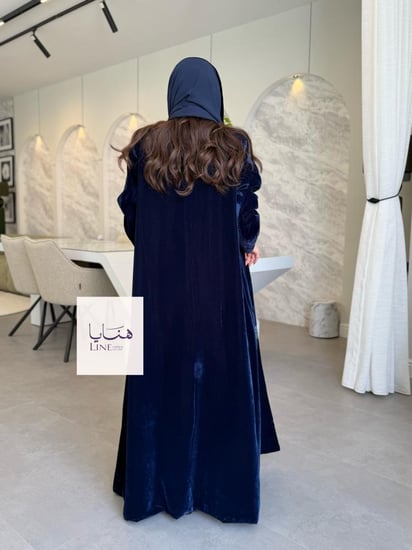 عباية نجود بليزر بقماش مخمل كوري مزين بورد شك كحلي
