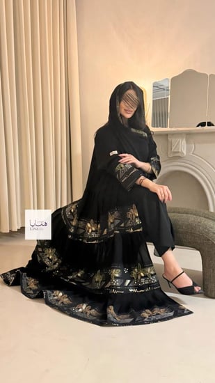 عباية اريج بقماش بلاك بيري مع تطريز لينن هندي طبقات اسود