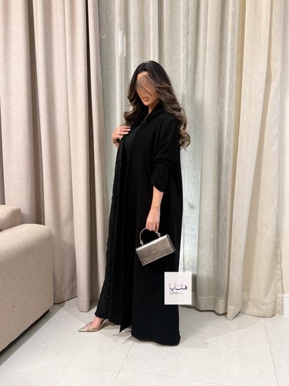 عباية انسام بقماش كريب سيراميك مع جهه شك اسود