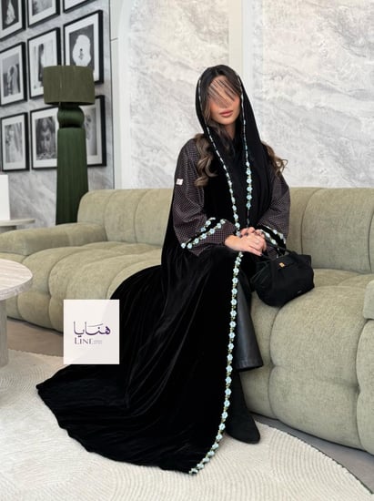 عباية ريهان قماش مخمل كوري كم منقط مع ورد