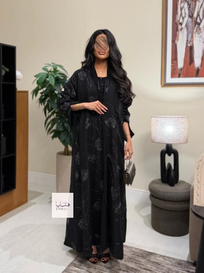 عباية غرام بقماش اورجنزا تطريز فضي مبطن بشيفون اسود