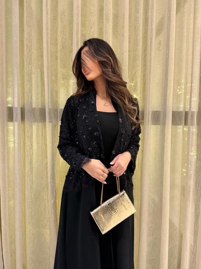 عباية دلع بقماش رموش صيفي مع دانتيل مزين بهدب اسود