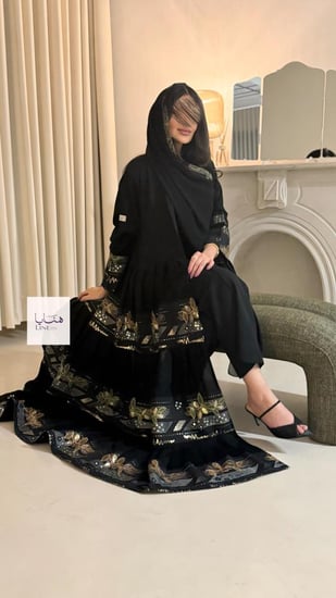 عباية اريج بقماش بلاك بيري مع تطريز لينن هندي طبقات اسود