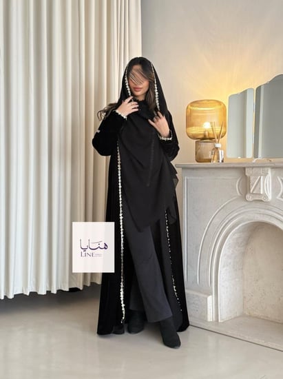 عباية كاميليا مخمل مع بلاك بيري مزين بورد️