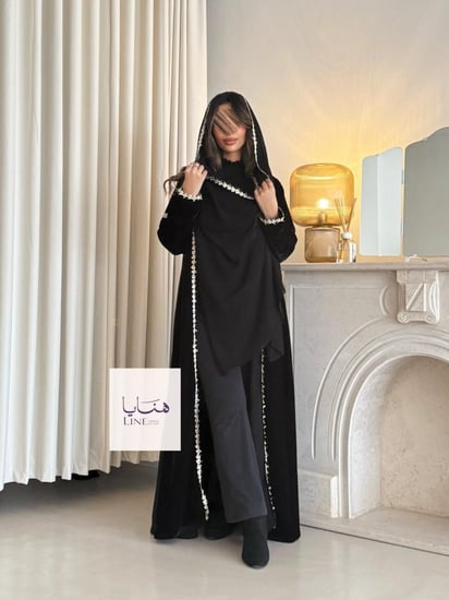 عباية كاميليا مخمل مع بلاك بيري مزين بورد️