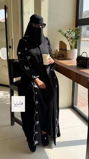 عباية ريحانه بقماش كتان مع مخمل كوري بتطريز فضي