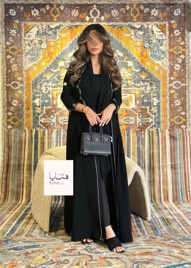 عباية تولين بقماش كريب ملكي بتطريز فضي كشوخي