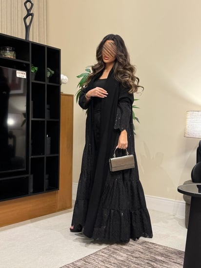 عباية مبهره بقماش كريب رموش مع روكاما اسود