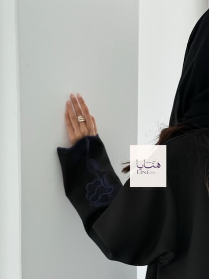عباية الفارقه بقماش كريب كتان تطريز كحلي