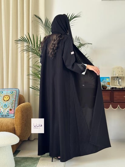 عباية تالا بقماش كريب كتان تدخيلات كريب مقلم بكم انيق مع ازارير
