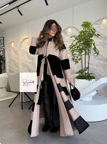 عباية شيهانه بقماش كريب باربي مع مخمل بربطه بيج واسود