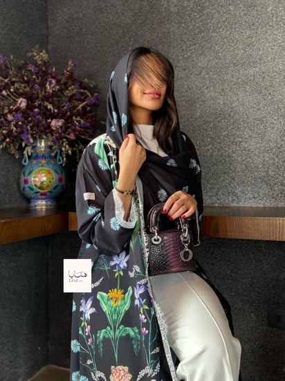 عباية بلسم حرير صيفي بارد اسود مع الوان