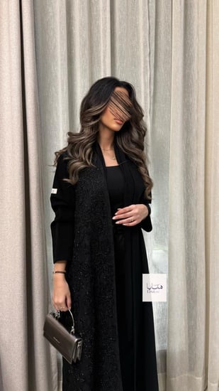 عباية انسام بقماش كريب سيراميك مع جهه شك اسود