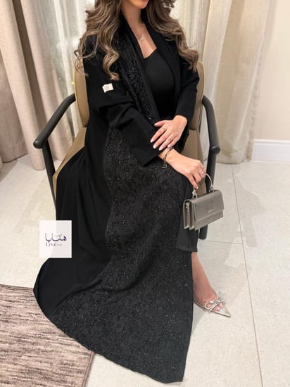 عباية انسام بقماش كريب سيراميك مع جهه شك اسود