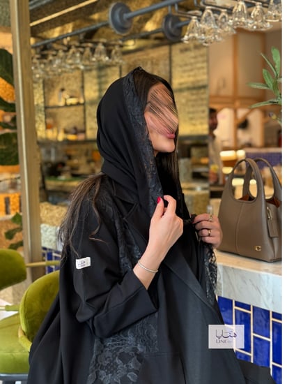 عباية افتان قماش كريب دانتيل اسود